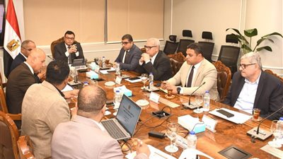 وزير الإسكان يتابع منظومة مياه الشرب بمدن شرق وغرب القاهرة استعدادا لفصل الصيف