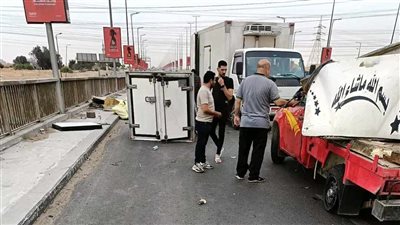 انتظام حركة المرور بعد إزالة آثار انقلاب سيارة ربع نقل في الشرقية (صور)