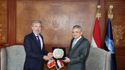 أسامة ربيع يبحث مع السفير الإيطالي سبل التعاون في مجال السياحة البحرية (صور) 