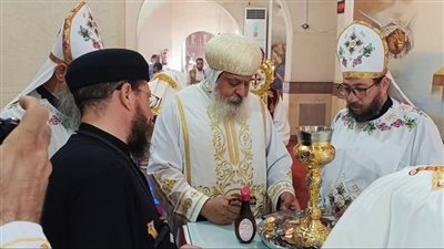 أسقف حلوان يرسم شمامسة ويدشن أيقونات وأواني بكنيسة مارمرقس