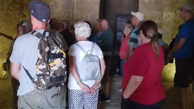 وفد سياحي متعدد الجنسيات يزور منطقة آثار بني حسن في المنيا 