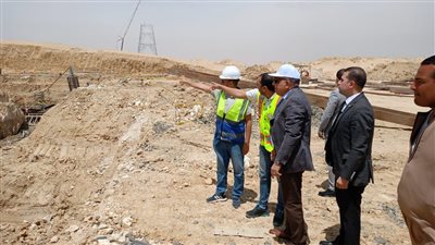 وزير الكهرباء يتفقد مستجدات أعمال برجي عبور قناة السويس ومسار خط الربط المصري السعودي 