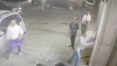 كاميرات المراقبة تكشف لحظة اقتحام معرض سيارات والاعتداء على صاحبه ببين السرايات 