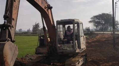 محافظ الشرقية يتابع أعمال رصف الطرق الداخلية بمركز ديرب نجم