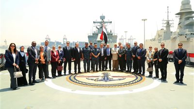 القوات البحرية تستقبل وفدًا من أعضاء النادى البحرى للنيابة الإدارية