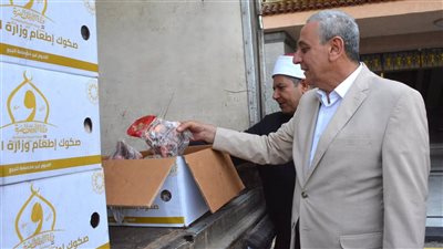 محافظ الغربية يشهد توزيع 2 طن من لحوم صكوك الإطعام