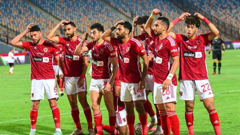 الأهلي يتوج بلقب