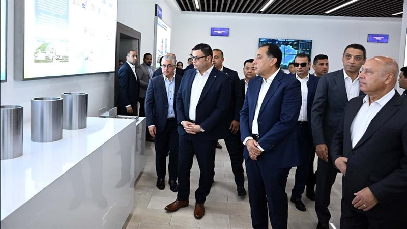رئيس الوزراء يفتتح