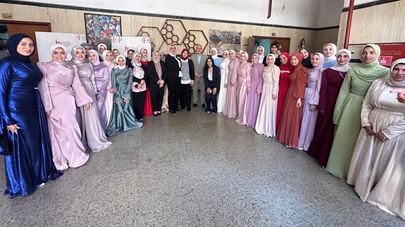 عرض أزياء على المانيكان