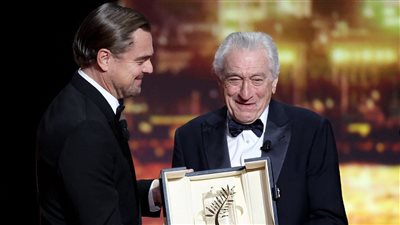 تكريم روبرت دي نيرو بجائزة السعفة الذهبية الفخرية في مهرجان كان السينمائي (صور)