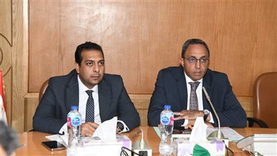 محافظ قنا يبحث الفرص الاستثمارية بقنا ونجع حمادي 