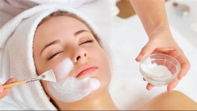 قناع الطين الأبيض لتقشير البشرة وتنظيف المسام بعمق