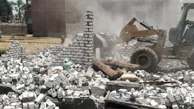 إزالة 23 حالة بناء مخالف بمركز أبو تشت في قنا