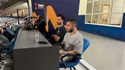 ناصر ماهر يدعم الزمالك من مدرجات استاد القاهرة أمام بيراميدز 