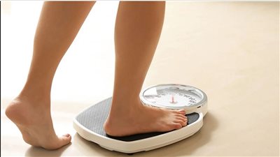 برغم الدايت والتمارين الرياضية، أسباب غير متوقعة لزيادة الوزن