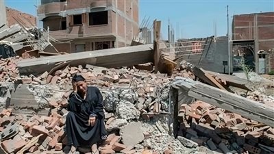 انهيار سقف وتصدع عقار وهروب من البلكونة، رصد لحظات رعب المصريين أثناء الزلزال (فيديو)