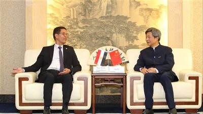 الجيزاوي يبحث مع رئيس جامعة وسط الصين الزراعية تعزيز التعاون