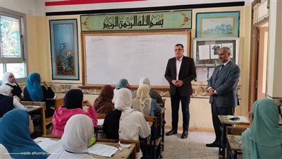 مدير تعليم دمياط يتفقد لجان امتحانات النقل الفني، ويؤكد: لا تهاون في الانضباط