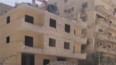 محافظ الجيزة يتابع أعمال إزالة مخالفات البناء باللبيني وحدائق الأهرام