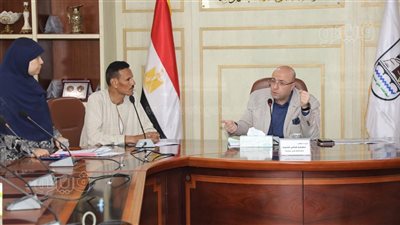 محافظ بني سويف يبحث مطالب وشكاوى المواطنين في اللقاء الأسبوعي المفتوح