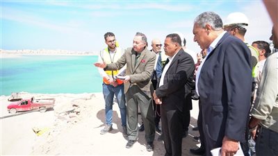 محافظ مطروح يتفقد أعمال تطوير كوبري روميل (صور)