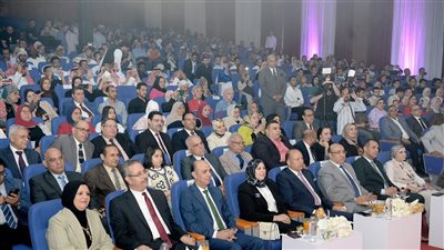 بأعلام الدول العربية، كلية الحقوق بجامعة المنصورة تختتم فعاليات الاحتفاء بيوبيلها الذهبي (صور)