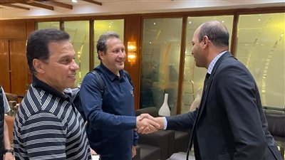 نفدوا بجلدهم، وصول حسام البدري وهادي خشبة وأيوب من ليبيا (صور) 