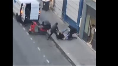 مقطع مرعب، محاولة اختطاف ابنة مدير شركة عملات مشفرة وطفلها في وضح النهار (فيديو)