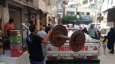 حملة لرفع تعديات الباعة الجائلين في منطقة التأمين الصحى بالمنصورة (صور)