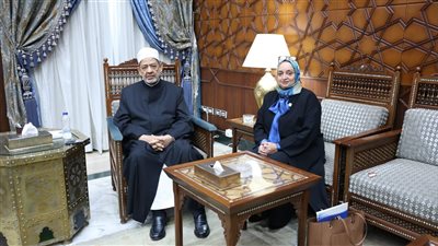 شيخ الأزهر يُهنئ أماني الشريف بعد تجديد انتخابها نائبًا لرئاسة جامعة عموم إفريقيا 