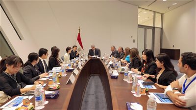 شريف فتحي يبحث تعزيز مكانة المتحف الكبير كمركز بحثي دولي بعلم المصريات 