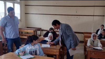 الوكيل الثقافي لمنطقة الدقهلية الأزهرية يتفقد امتحانات الشهادة الابتدائية