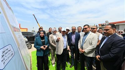 وزير الإسكان ومحافظ الشرقية يتفقدان مشروع صرف صحي سنهوا بمنيا القمح