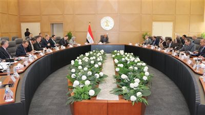 وزير الكهرباء: الوصلات غير القانونية تضر بالشبكة، وسنستمر في تركيب العدادات الكودية 