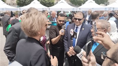 سفيرة الاتحاد الأوروبي تتفقد سوق المزارعين لليوم الواحد في الإسكندرية (فيديو وصور)