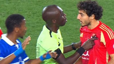 الكاف يعاقب الحكم التشادي الهادي علاو بسبب واقعة محمد هاني