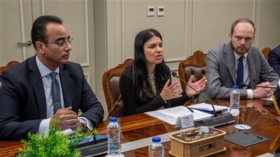 رئيس اقتصادية قناة السويس يجتمع بوفد شركة ميرسك لبحث إنتاج وتداول الوقود الأخضر