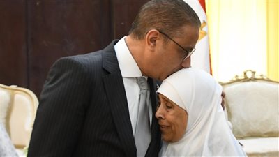 محافظ الفيوم يكرم الأمهات المثاليات في احتفالية مديرية التضامن