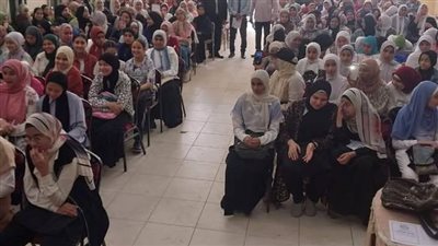 إقبال كثيف على المراجعات المجانية لطلاب الشهادة الإعدادية في أبشواي بالفيوم