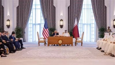 إعجاب ترامب بالرخام الأبيض يثير السخرية، والنشطاء لقطر: «كنت جبتله طلبية رخام مكان الطيارة» (فيديو)