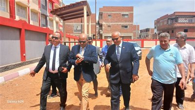 وكيل تعليم الدقهلية يشرف على استلام المقاعد الدراسية الجديدة لإدارة ميت غمر