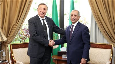 الأكاديمية العربية تستقبل رئيس المحكمة الدستورية العليا (صور)