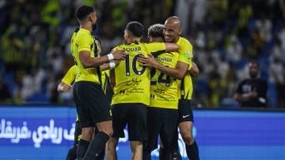 اتحاد جدة يطيح بـ 4 لاعبين بفرمان من لوران بلان 