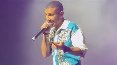 هاني رمزي يفاجئ أحمد سعد في حفل أستراليا، وهذا رد فعل المطرب (صور)