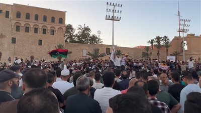 مظاهرات حاشدة في طرابلس تطالب بإسقاط الأجسام السياسية وحل كافة التشكيلات المسلحة