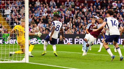 أستون فيلا يحقق فوزا مهما على توتنهام ويقترب من المشاركة بدوري أبطال أوروبا