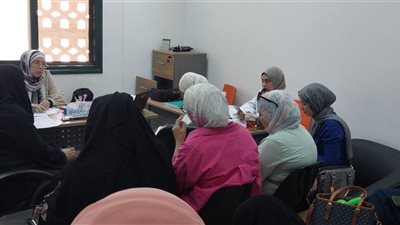 مدير صحة العاشر من رمضان بالشرقية تتفقد مركزا طبيا لـ 10 غرب