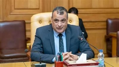 وزير الإنتاج الحربي يتابع سير العملية الإنتاجية بشركة حلوان للأجهزة المعدنية 