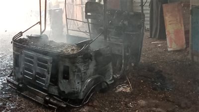 حريق يلتهم توك توك بقرية العوامية بساقلتة بسوهاج (صور)