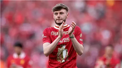 ليفربول يمدد عقد خليفة أرنولد حتى 2029